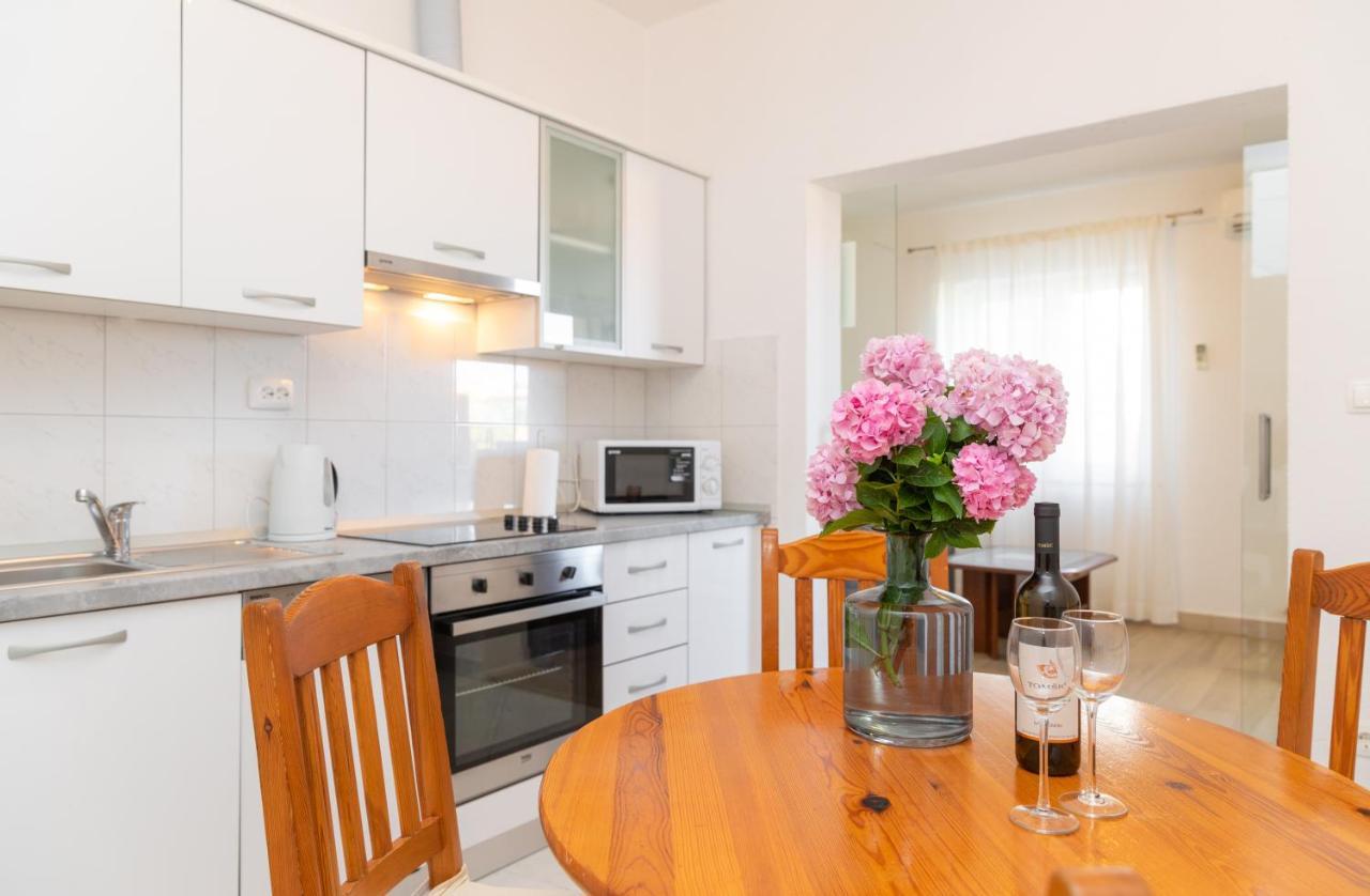 Apartments Ella Супетар Екстер'єр фото