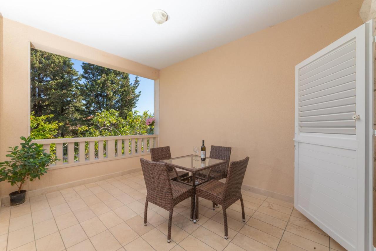 Apartments Ella Супетар Екстер'єр фото