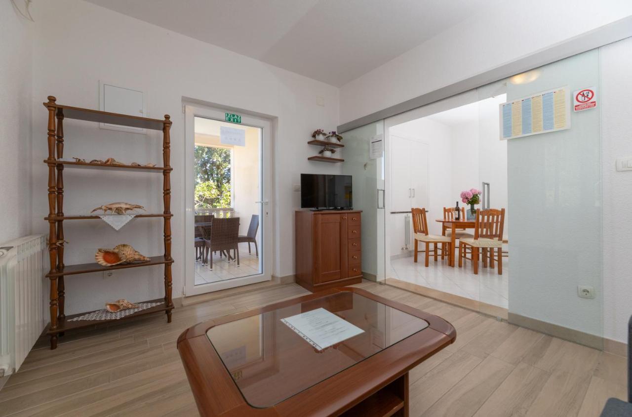 Apartments Ella Супетар Екстер'єр фото