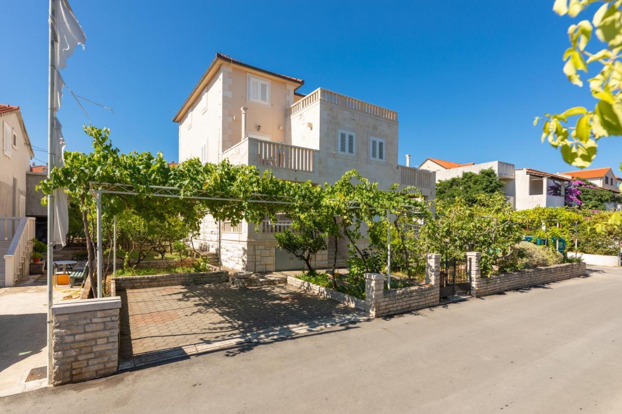Apartments Ella Супетар Екстер'єр фото