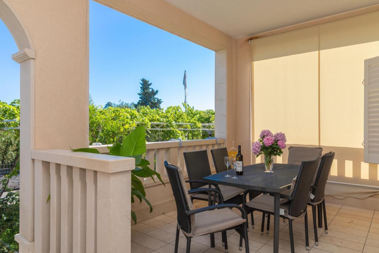 Apartments Ella Супетар Екстер'єр фото